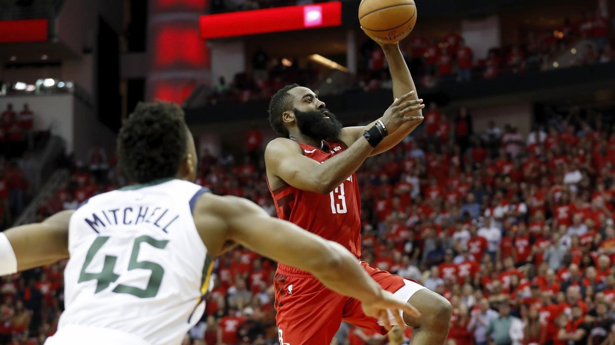 Harden, estrella de los Rockets