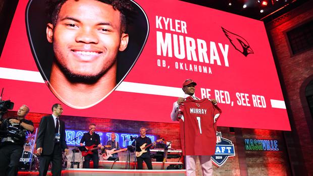 Kyler Murray, número uno del draft, a los Cardinals