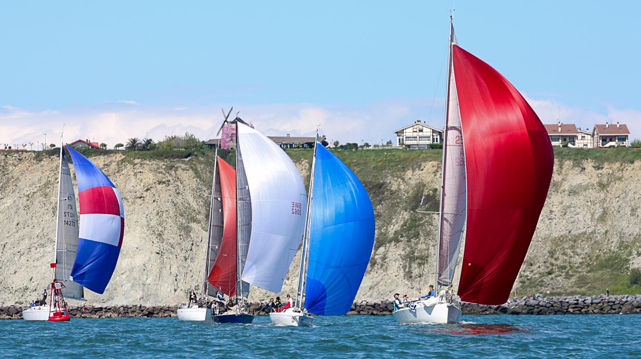 La Regata a la Inversa, la gran cita a vela del primero de mayo en el Abra