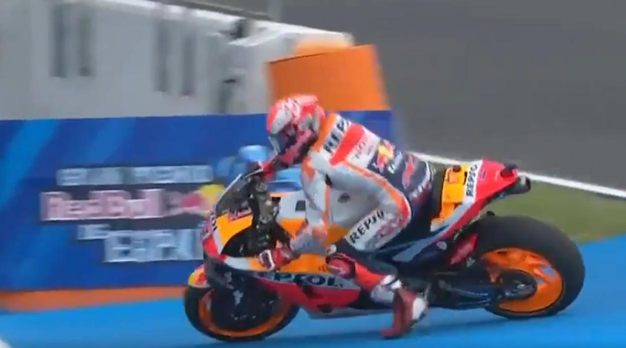 A Márquez se le para la moto en el calentamiento