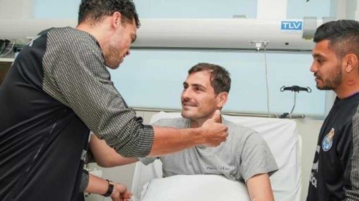 Casillas, con sus compañeros en el hospital