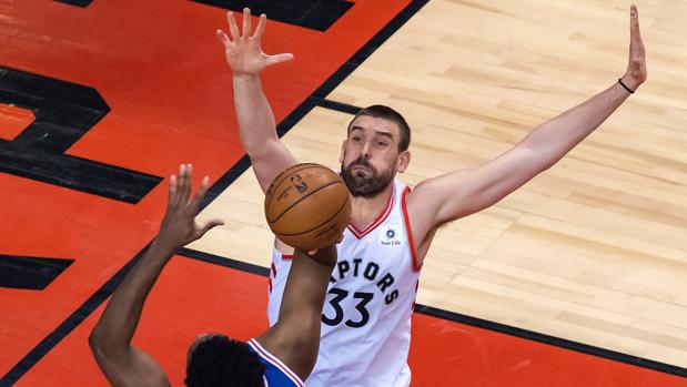 Marc Gasol, Ibaka y Juancho Hernangómez, a un paso de las finales de conferencia