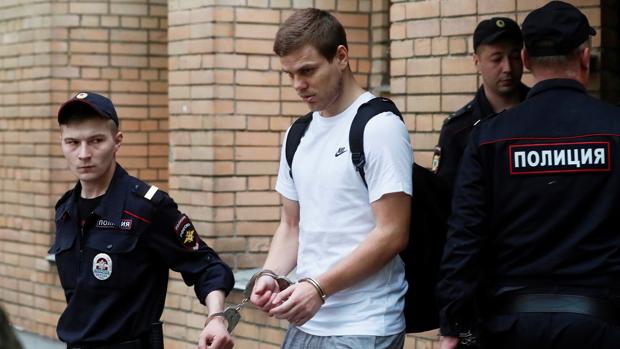 Kokorin y Mamáev pagan los platos rotos de los excesos del fútbol ruso