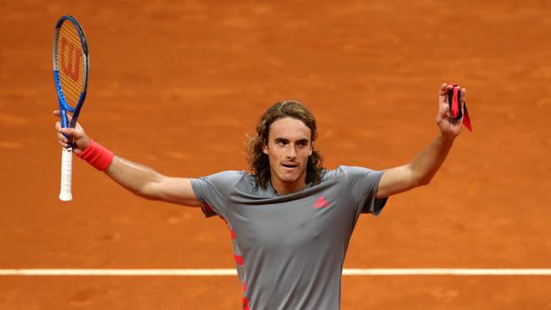 Tsitsipas empequeñece a Zverev