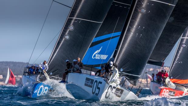 «Quantum», lider tras un gran día del «Azzurra»