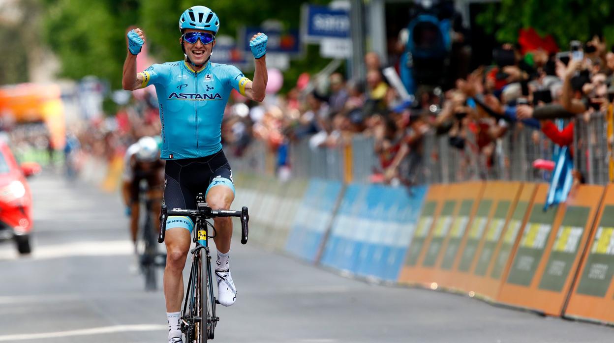 Pello Bilbao celebra el triunfo en la séptima etapa del Giro
