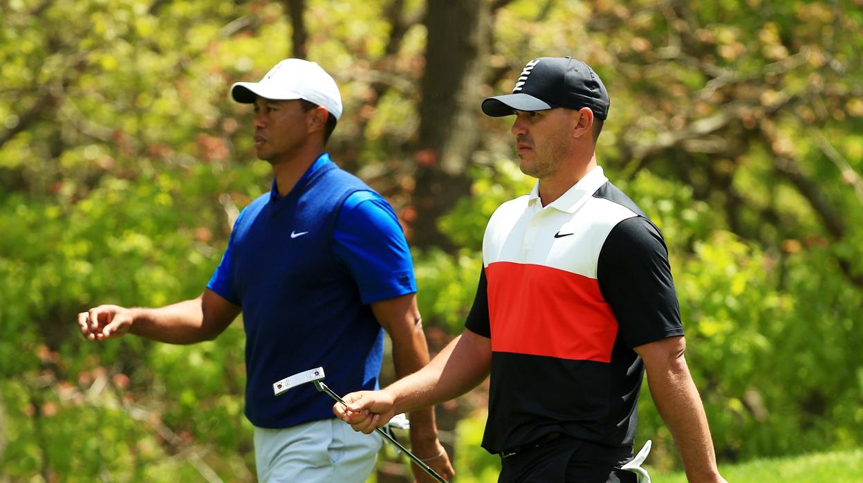 Brooks Koepka, imparable, le sacó nueve golpes a su compañero de partido, Tiger Woods