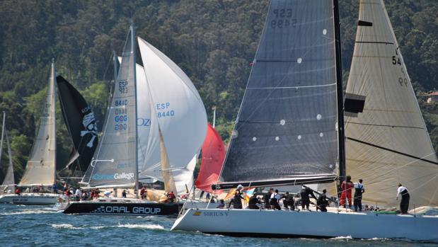 El «Fuerza Cuatro» ratifica con una nueva victoria su triunfo en la Regata Almirante Rodríguez Toubes