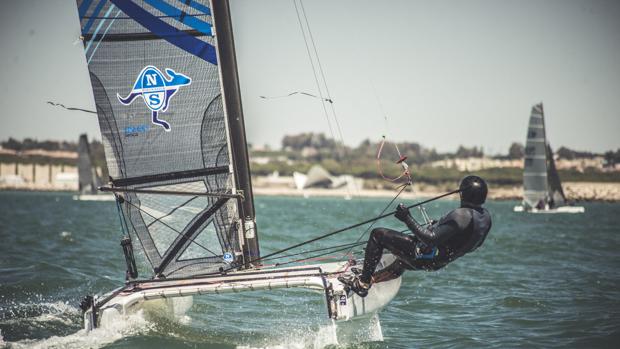 Cuarenta regatistas se juegan la Copa de España de Catamarán en la Bahía de Cádiz