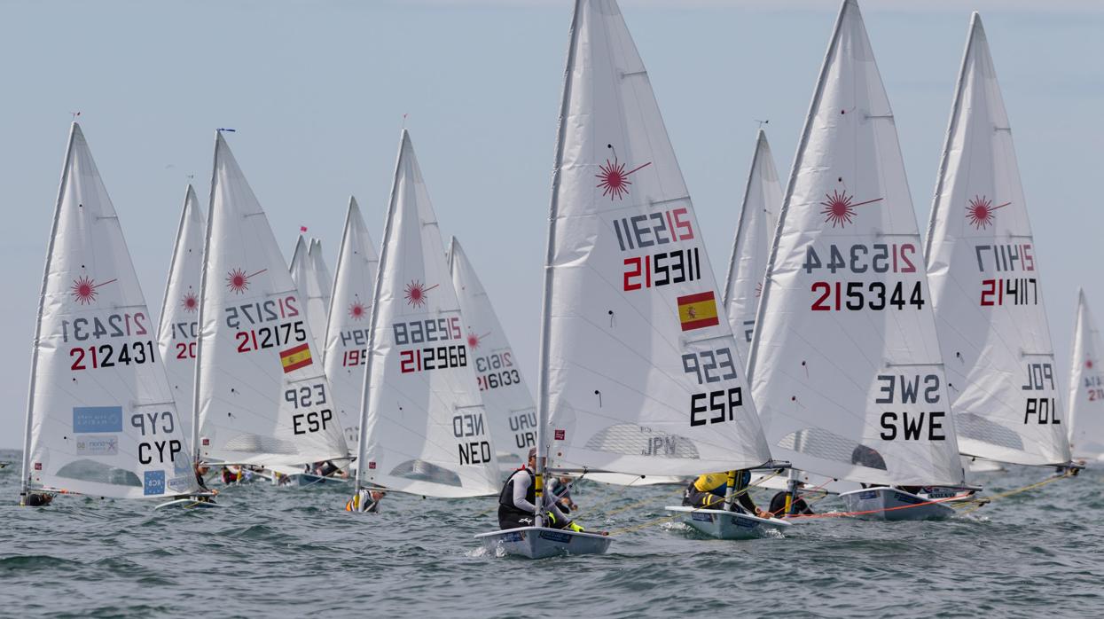 Joaquín Blanco se mantiene entre los diez primeros en el Europeo de Laser