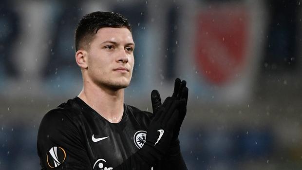 El Eintracht Frankfurt reconoce que puede perder a Luka Jovic