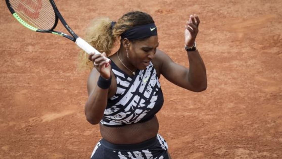 Serena lució ante Diatchenko un traje de dos piezas con su barriga al descubierto