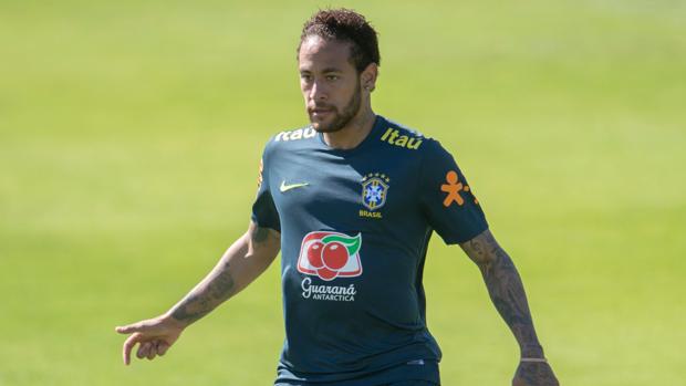 Tite castiga a Neymar sin el brazalete de capitán de Brasil