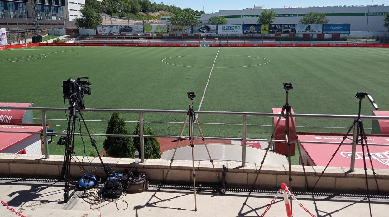 Cámaras de TV en el estadio Matapiñoneras de San Sebastián de los Reyes