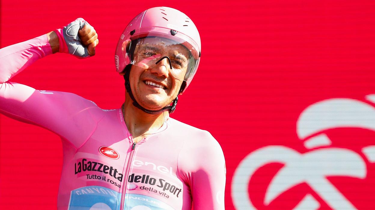 Carapaz celebra su victoria en el Giro
