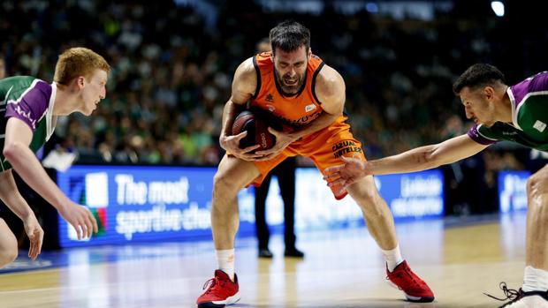 El Valencia fuerza el tercer partido guiado por San Emeterio