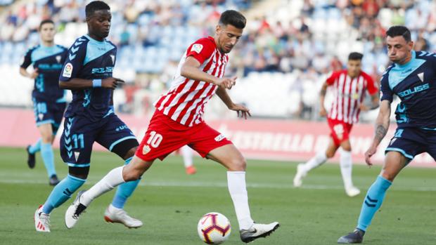 El Almería golea al Albacete en la fiesta de Álvaro Giménez