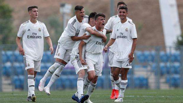 El espectacular gol del Real Madrid al Barcelona desde el centro del campo en la Copa del Rey Juvenil