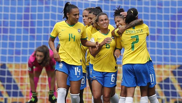 La conexión Andressa-Cristiane resuelve el estreno de Brasil