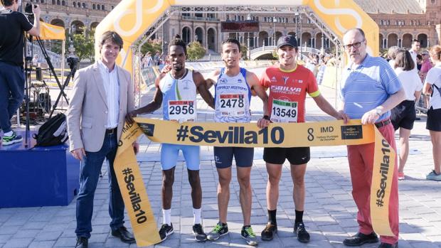 Más de 8.000 corredores participan en la Carrera Popular Parque de María Luisa de Sevilla