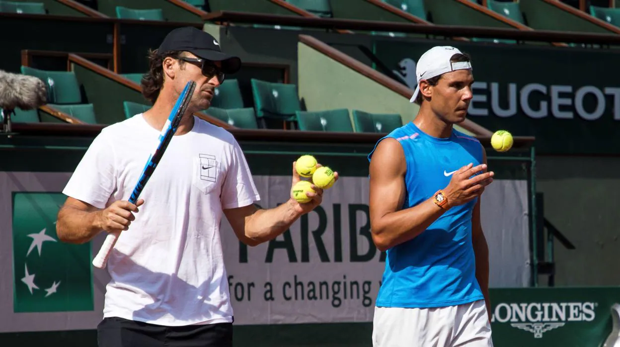 Moyá y Nadal, en un entrenamiento de Roland Garros