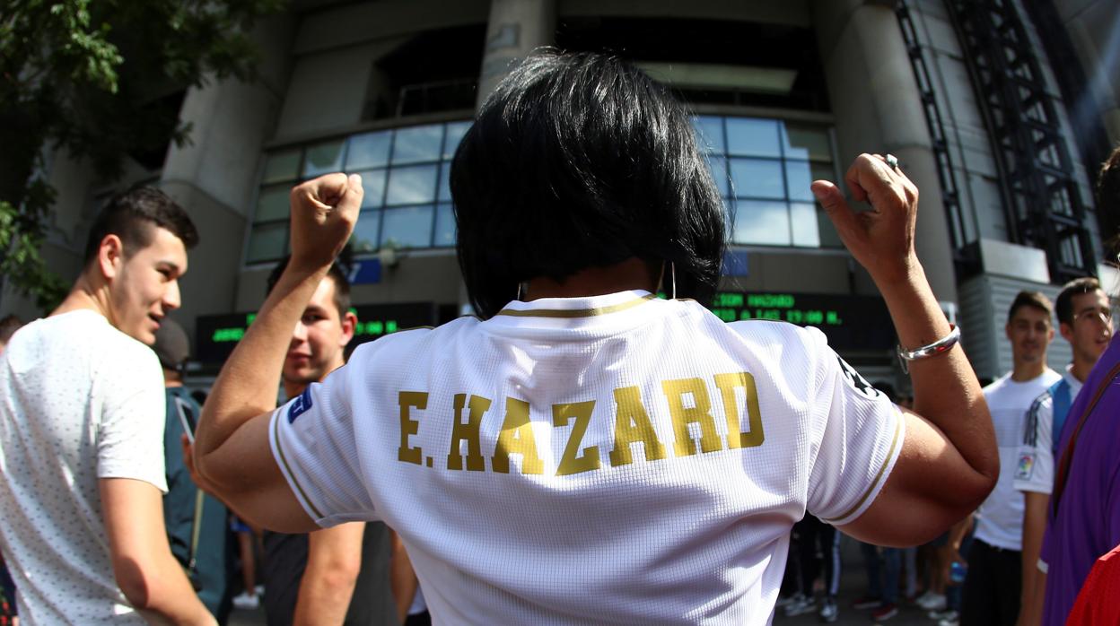 La afición pide a Mbappé en el día grande de Hazard