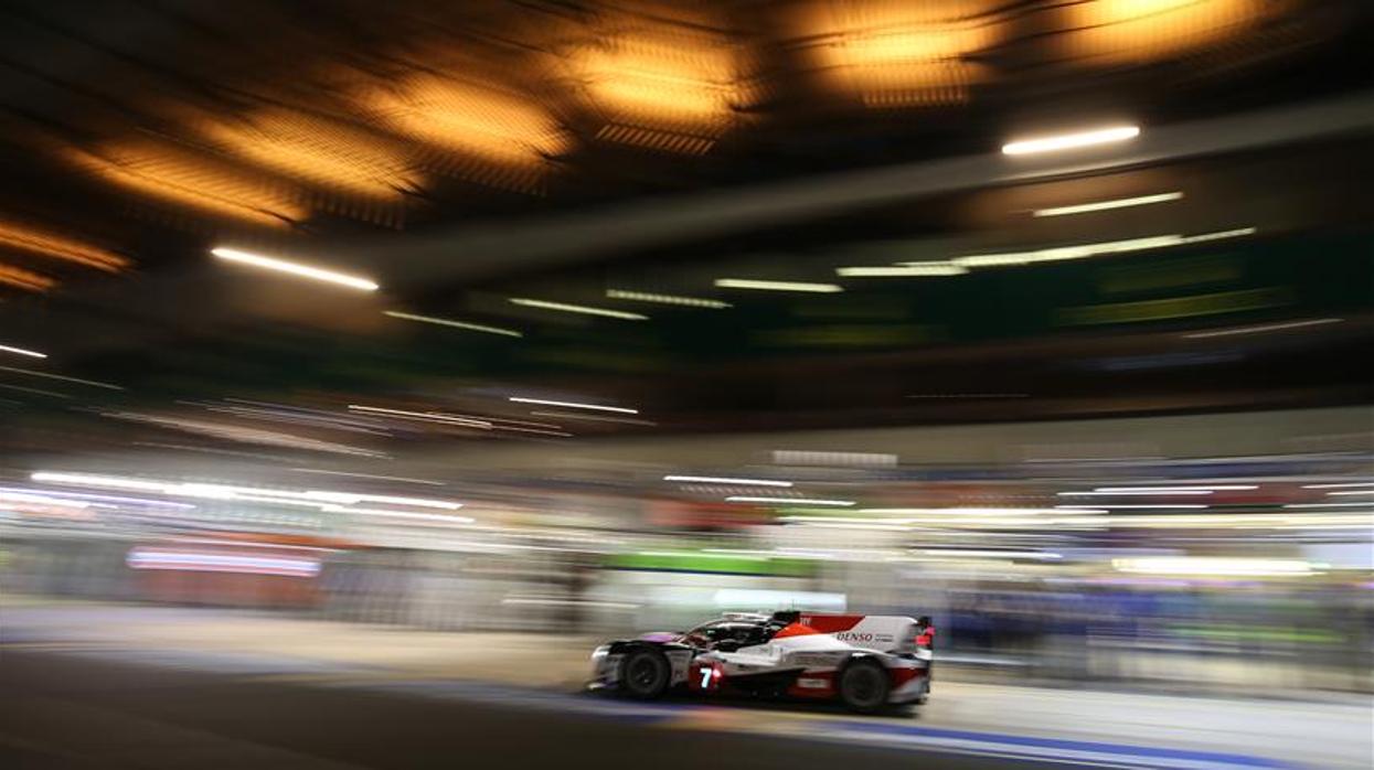 Alonso visualiza el triunfo del Toyota 7 en Le Mans