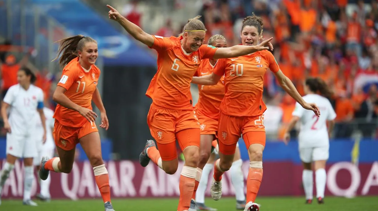 Holanda logra el primer puesto del Grupo E y se enfrentará a Japón en los octavos