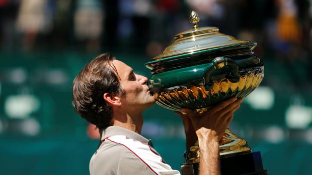 Federer gana en Halle y se acerca a Jimmy Connors