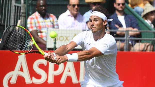 Nadal cede ante Pouille y llega a Wimbledon sin victorias en hierba