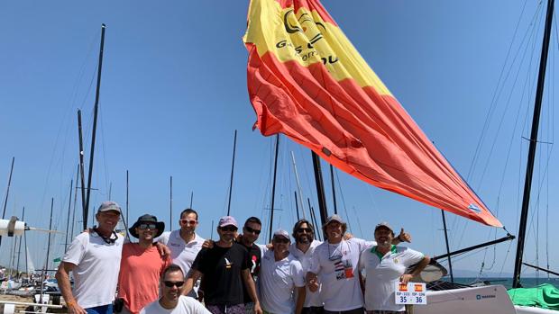 La bahía de Roses reúne a las mejores tripulaciones del mundo de F18