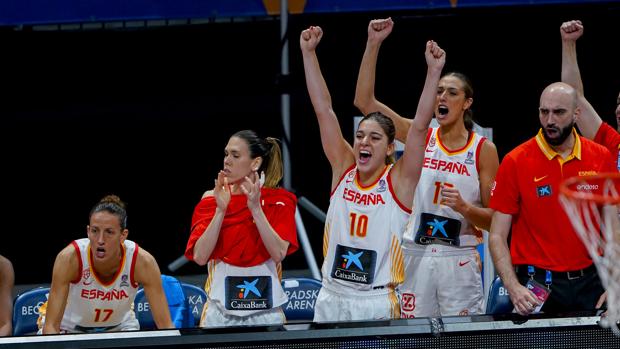 España tritura a Rusia y se mete en semifinales