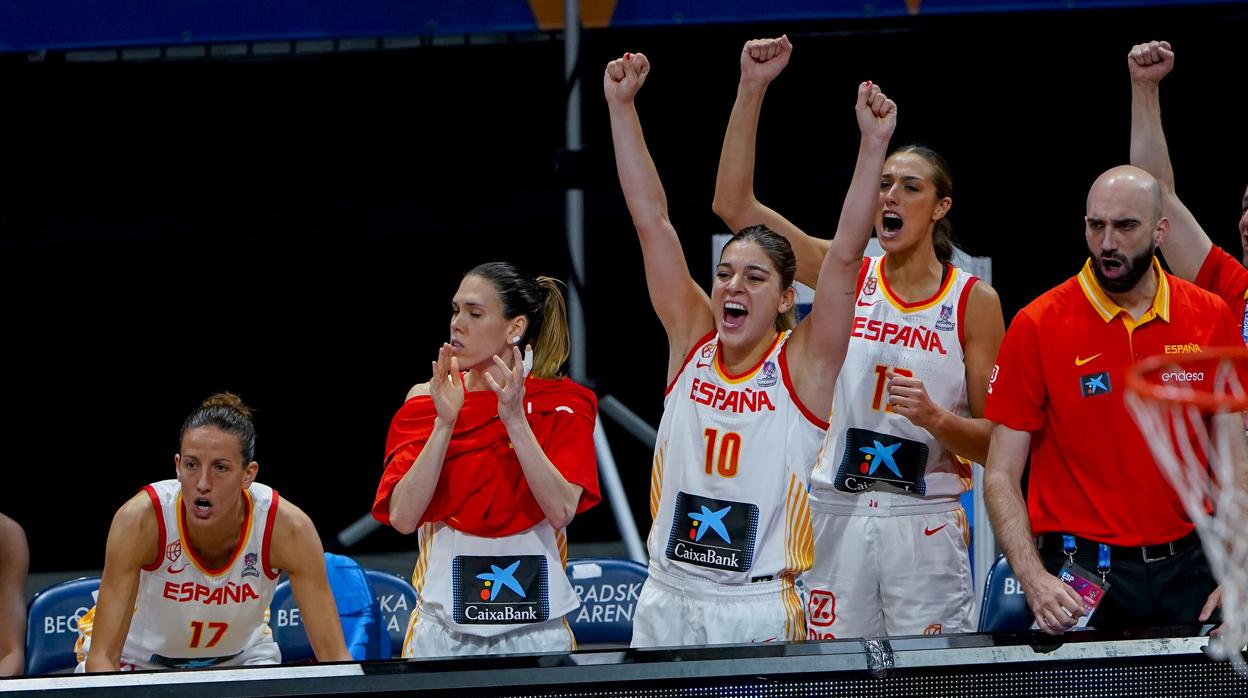 España tritura a Rusia y se mete en semifinales