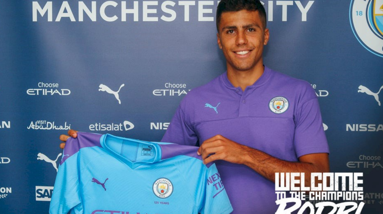 Rodri con la camiseta del Cityf