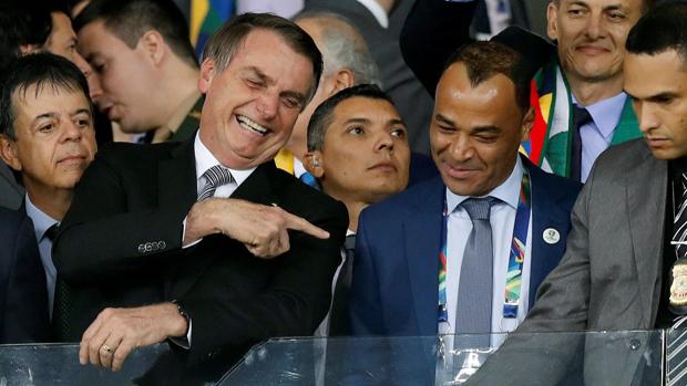 Escándalo en la Copa América: Bolsonaro podría haber impedido el uso del VAR en el Brasil-Argentina