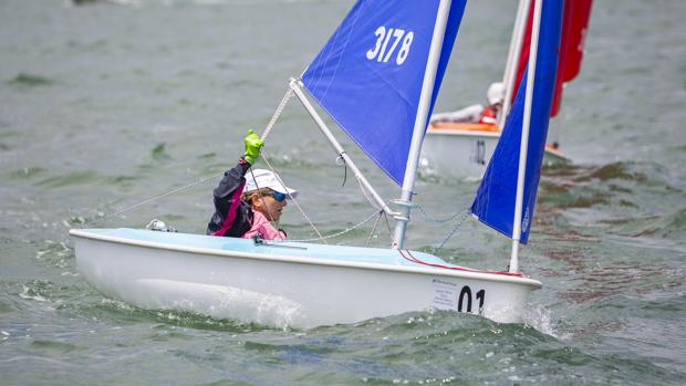 Violeta del Reino consolida el liderato en el Mundial de Vela Adaptada