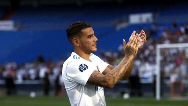 Theo Hernández, traspasado oficialmente al Milán