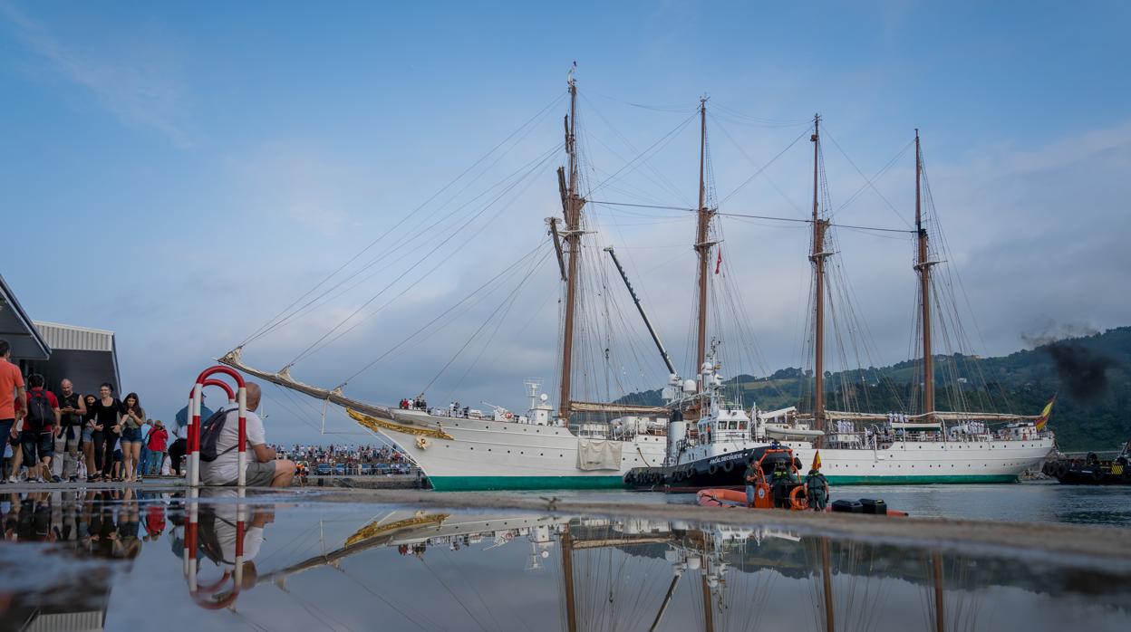 El mundo de la navegación atraca en Getaria para homenajear a Elcano