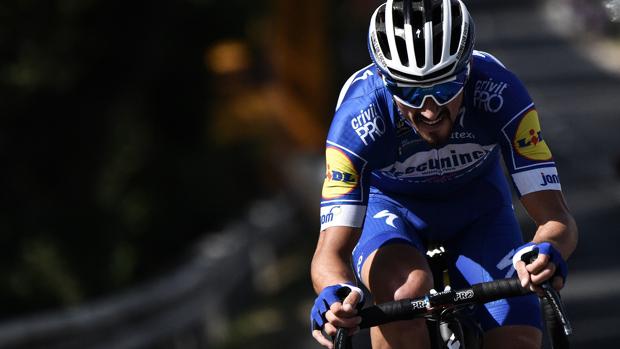 Golpe de efecto de Alaphilippe: etapa y liderato en Epernay