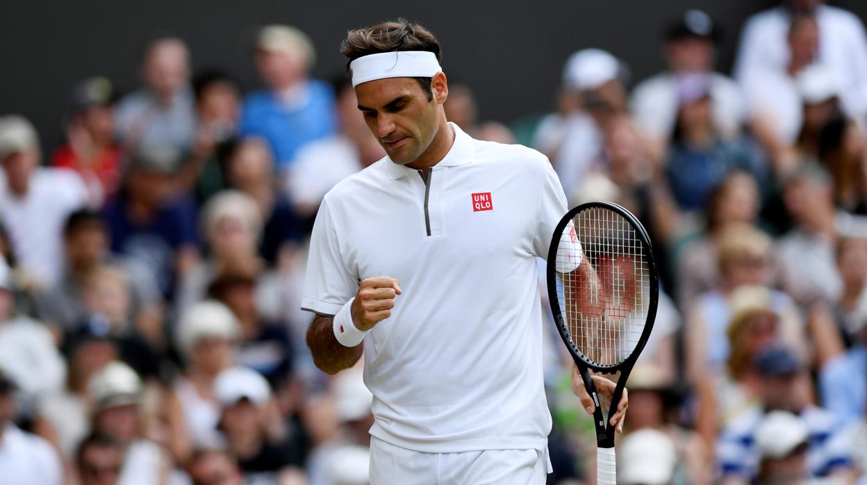 Federer celebra cien victorias en Wimbledon y no falta a la cita en semifinales