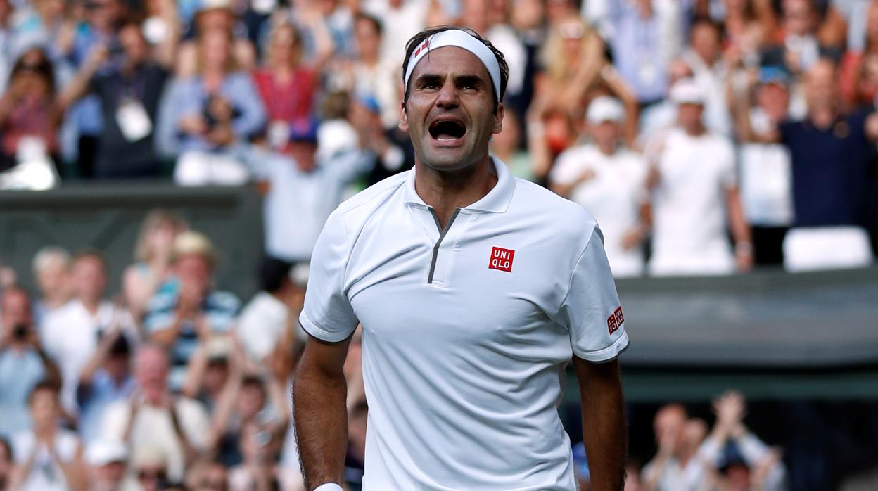 Nadal y Federer se saludan tras el partido