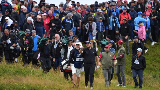 Mochila, paraguas y a disfrutar del golf en el British