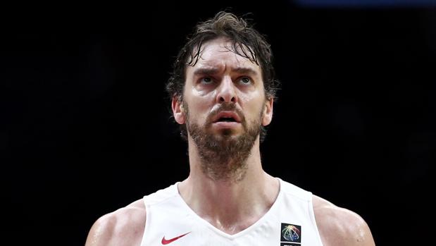 Pau Gasol firma por los Blazers