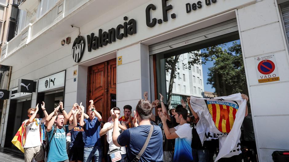 El Valencia, en crisis: la continuidad de Mateo Alemany y Marcelino está en el aire