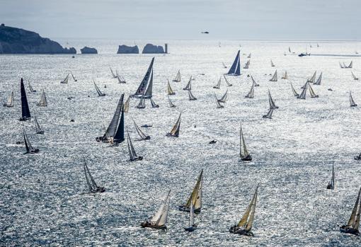 A romper el récord Fastnet Race que Loïck Peyron estableció en 2011