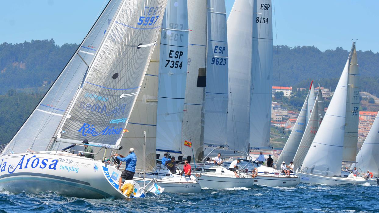 «Cachete», «Deep Blue», «Balea Dous» y «Oliver II», primeros líderes de la Regata de Aguete