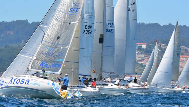 «Cachete», «Deep Blue», «Balea Dous» y «Oliver II», primeros líderes de la Regata de Aguete