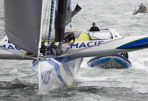 «Gitana 17» bate el récord de la Fastnet Race