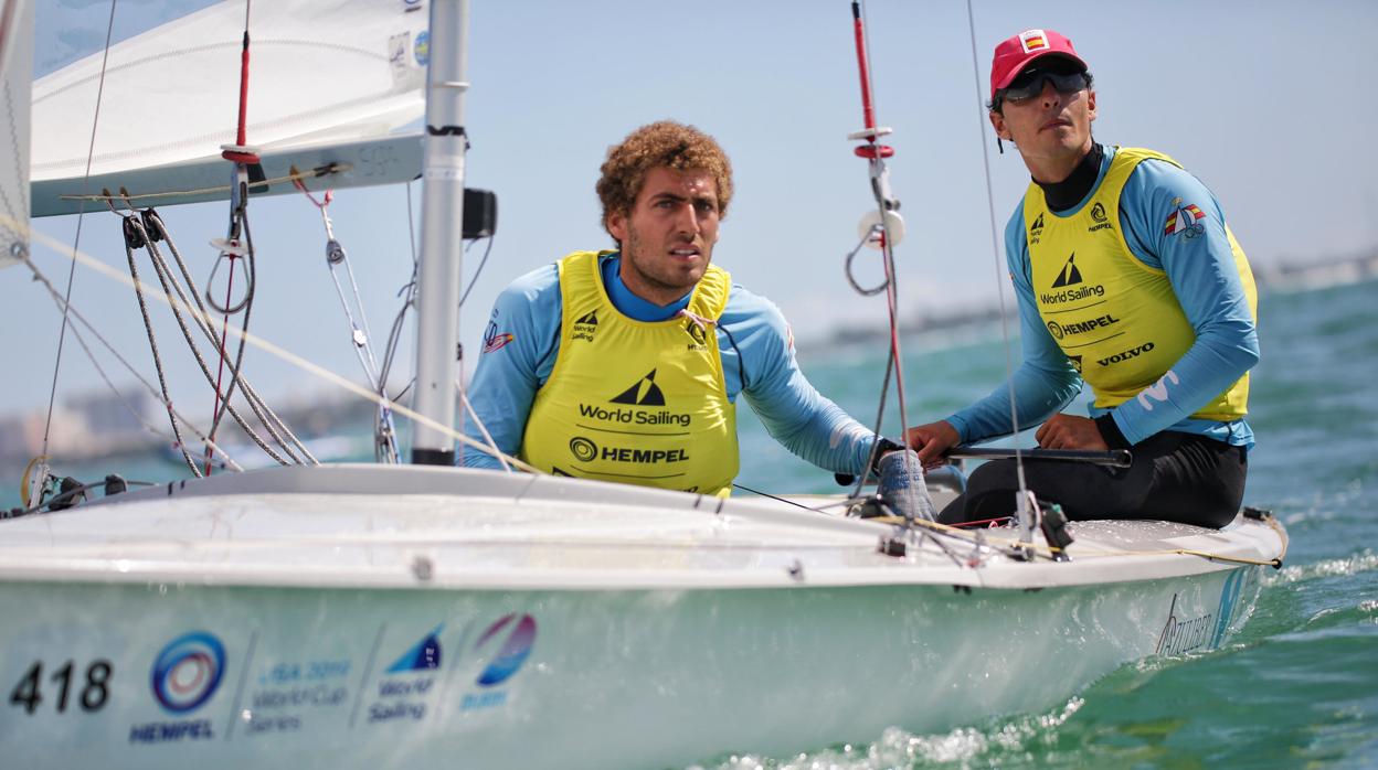 Jordi Xammar y Nicolás Rodríguez, líderes del Mundial de 470