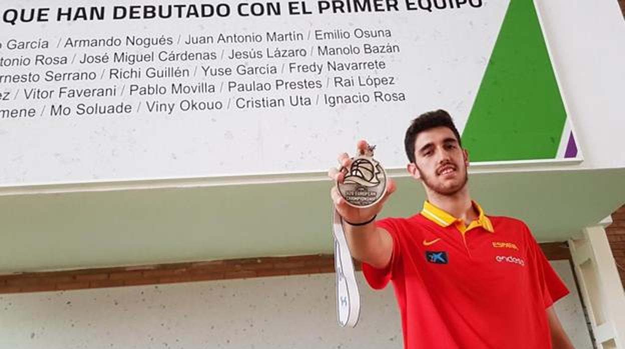 Ignacio Rosa en Málaga con la medalla de plata